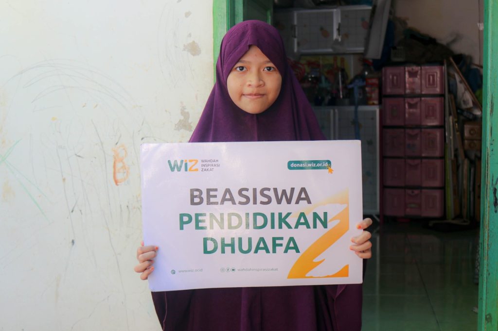 Gambar Pemberian Beasiswa Pendidikan Dhuafa ke Rafidah