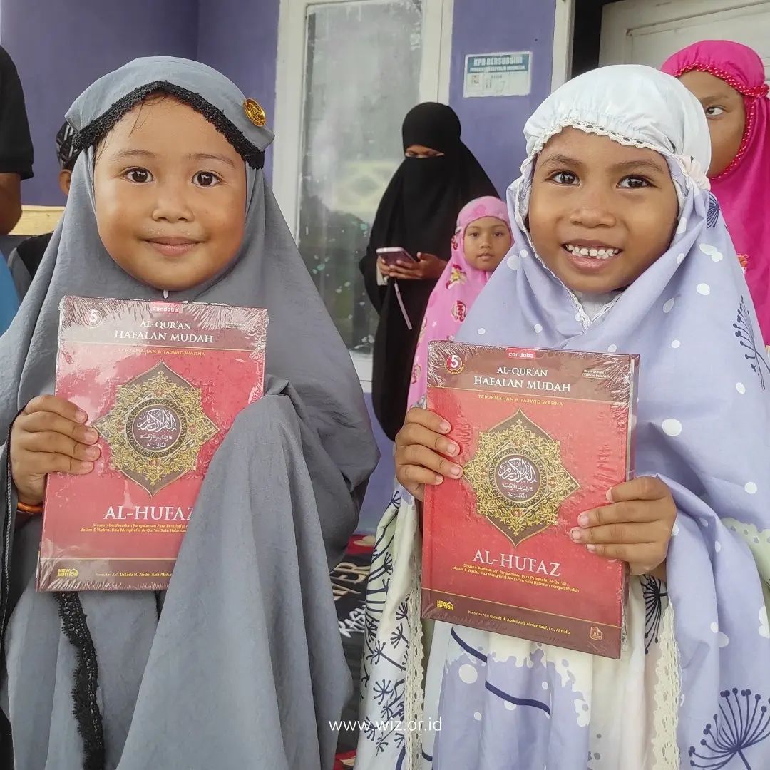 Gambar Penyaluran Al-Qur'an ke TPA Nururrahma, Palopo