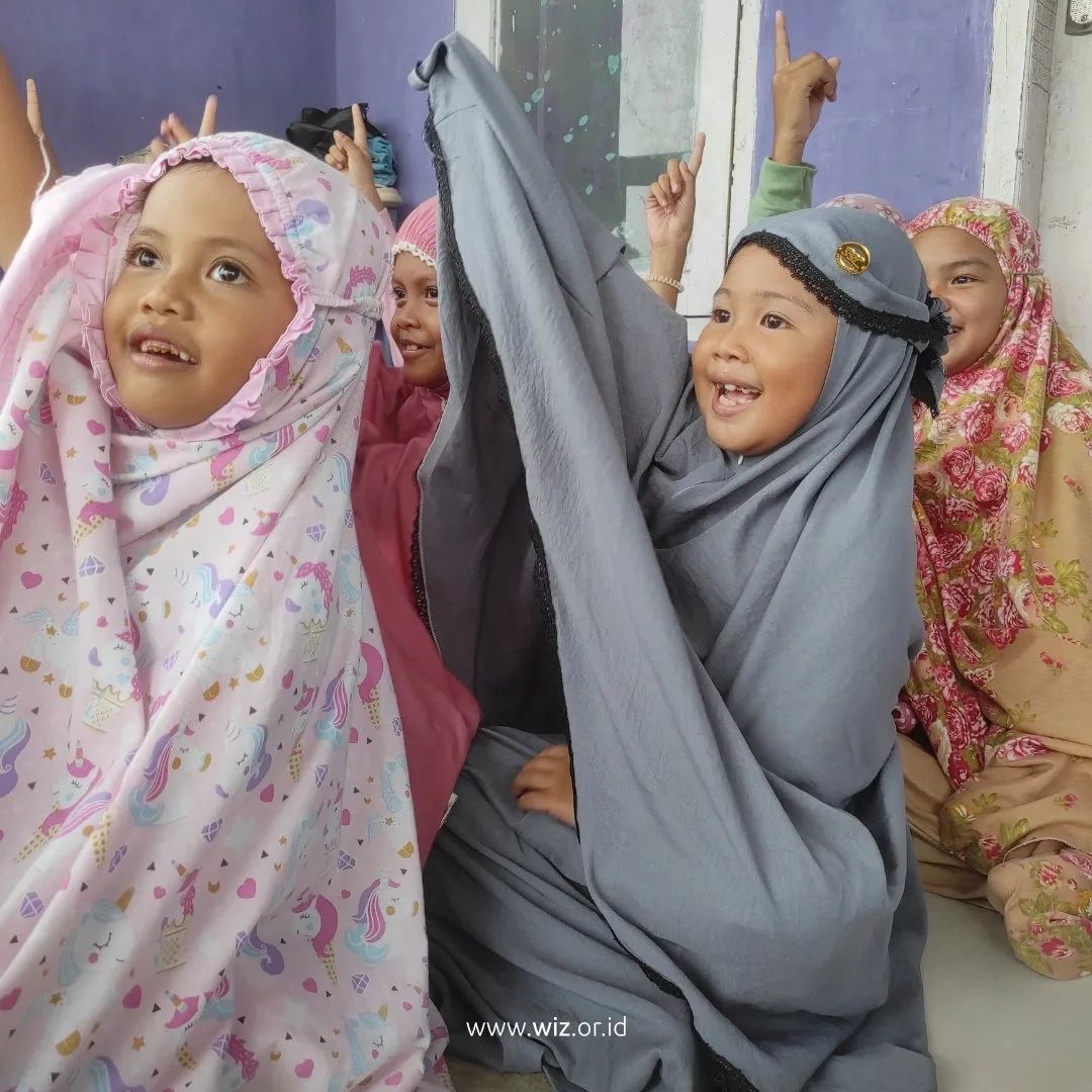 Gambar Penyaluran Al-Qur'an ke TPA Nururrahma, Palopo