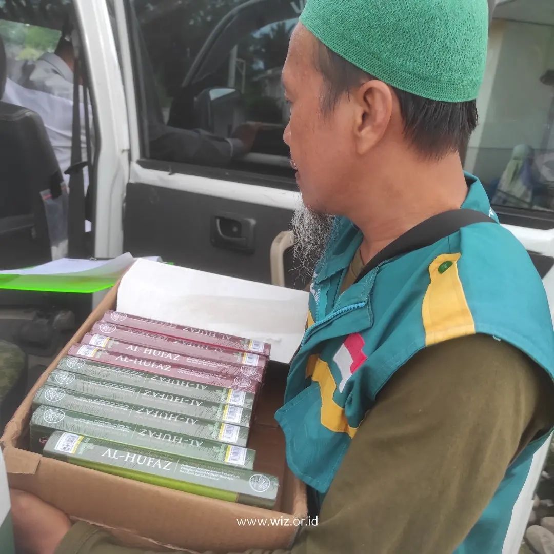 Gambar Penyaluran Al-Qur'an ke TPA Nururrahma, Palopo