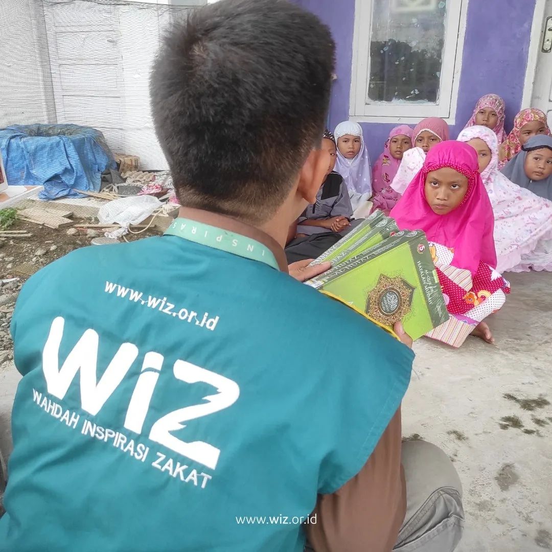 Gambar Penyaluran Al-Qur'an ke TPA Nururrahma, Palopo