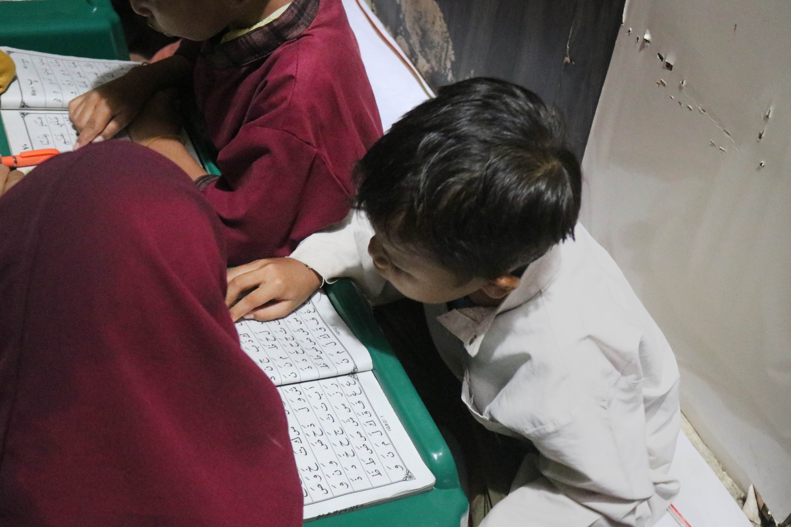 Gambar Penyaluran Bantuan Sarana dan Prasarana Rumah Qur'an Inspirasi Umar Bin Khattab Makassar