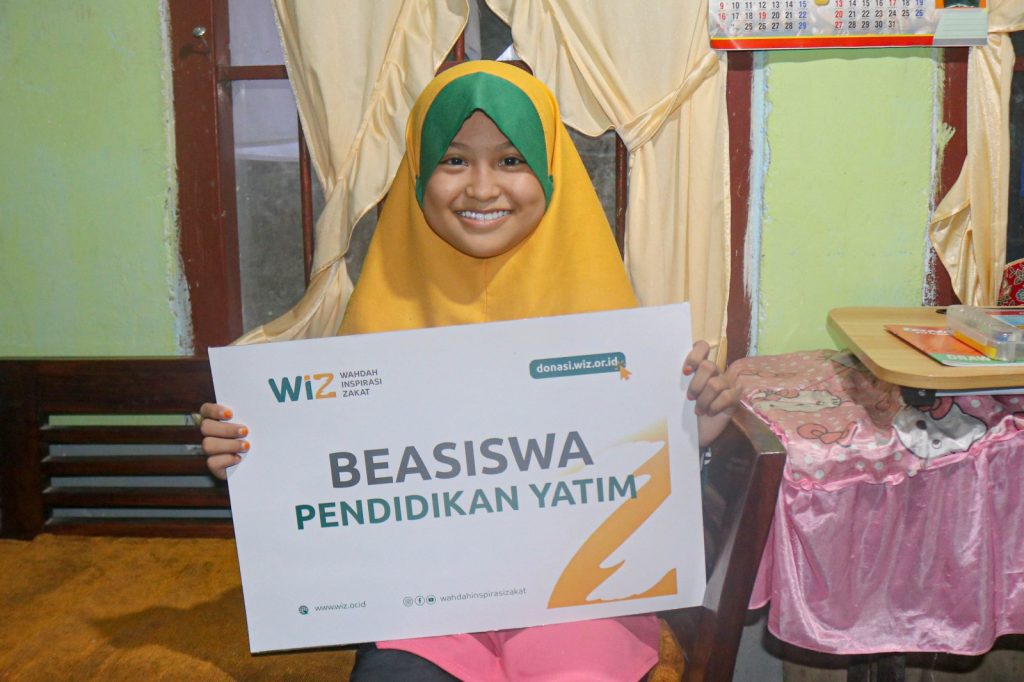 Gambar Pemberian Beasiswa Pendidikan Yatim Maryam Zaenal Alam