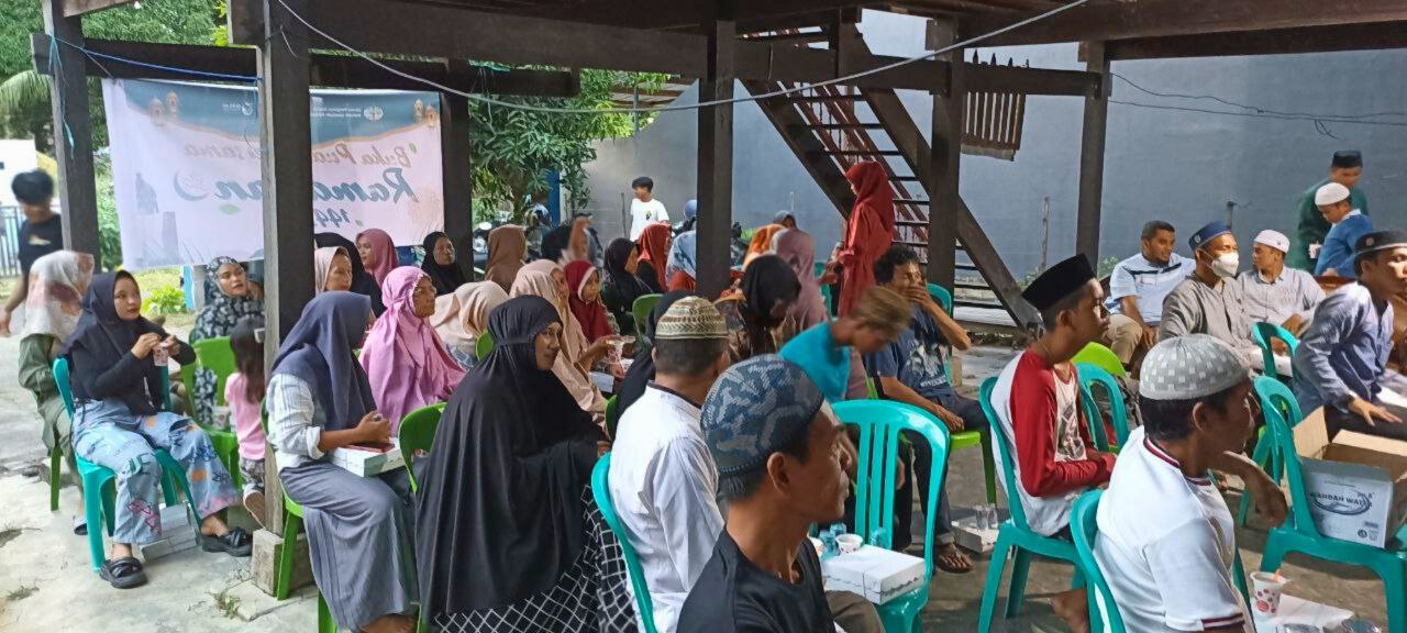 Gambar penyaluran ifthar di Markaz Quran Imam Ibnu Katsir di Parepare