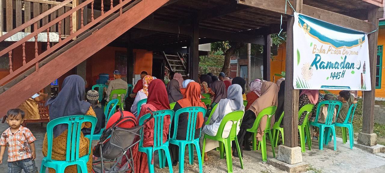 Gambar penyaluran ifthar di Markaz Quran Imam Ibnu Katsir di Parepare