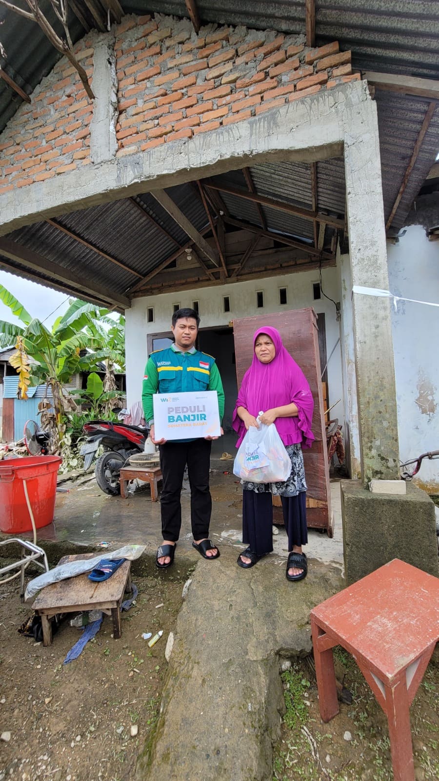 Gambar Penyaluran Bantuan untuk Korban Banjir di Sumatera Barat