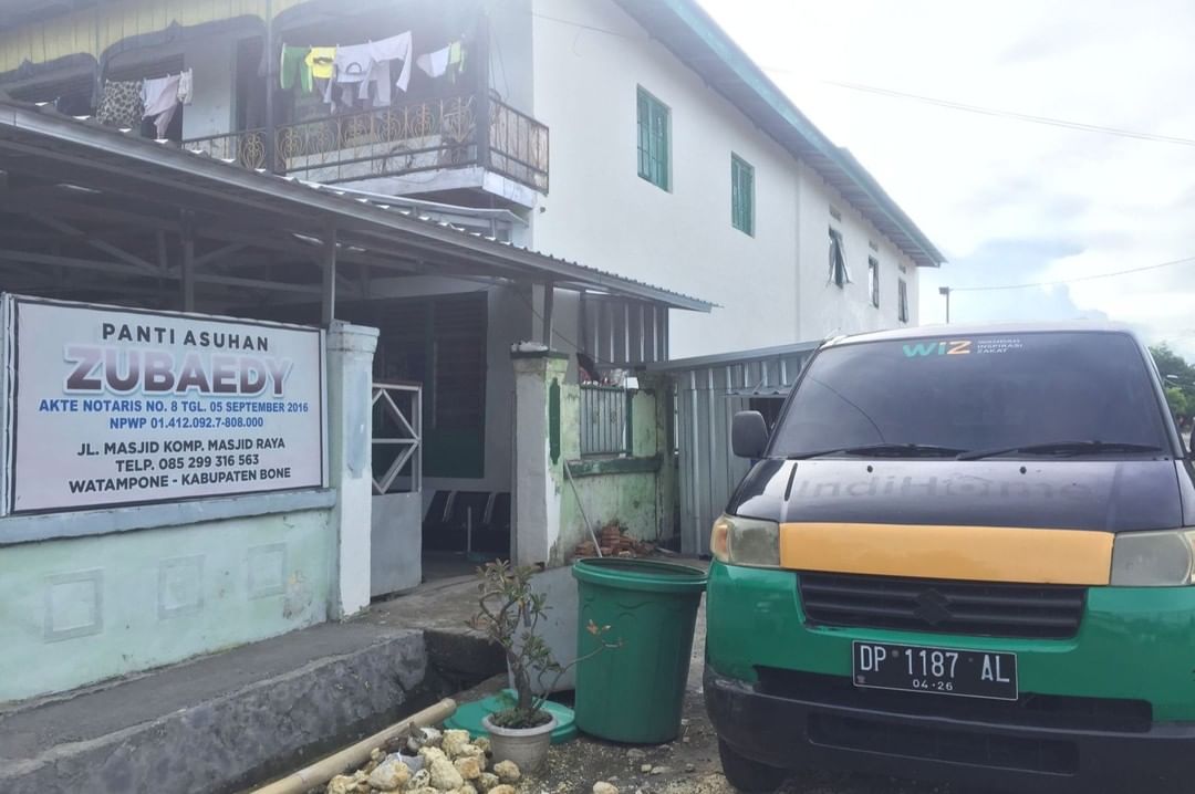 Gambar penyaluran bantuan pemenuhan gizi untuk anak yatim.