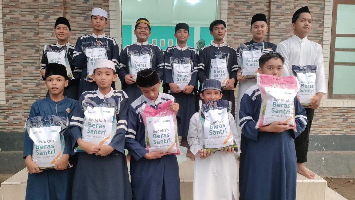 Gambar Distribusi Sedekah Beras di Jl. Bambabuta Kompleks RPH Nopi, Kabupaten Tolitoli, Sulawesi Tengah