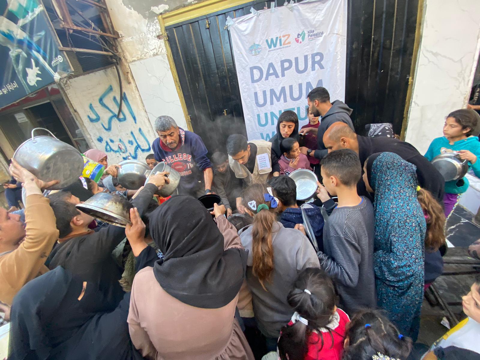 Gambar distribusi makanan di jalur Gaza untuk buka dan sahur rakyat Palestina