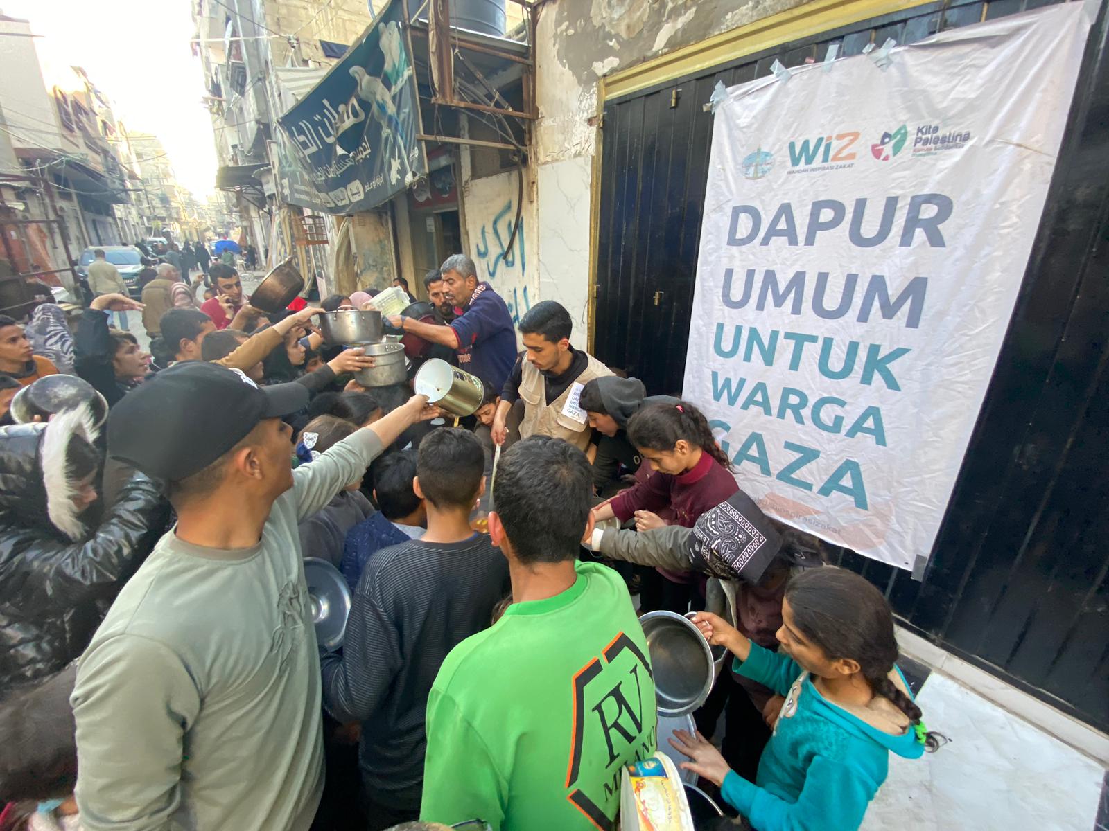 Gambar distribusi makanan di jalur Gaza untuk buka dan sahur rakyat Palestina