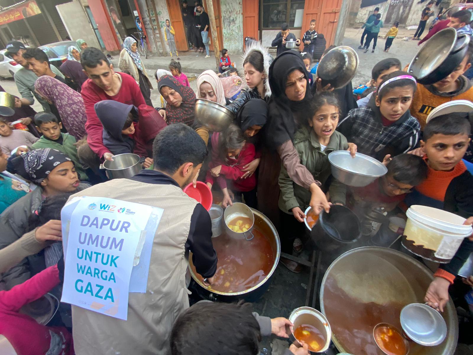 Gambar distribusi makanan di jalur Gaza untuk buka dan sahur rakyat Palestina