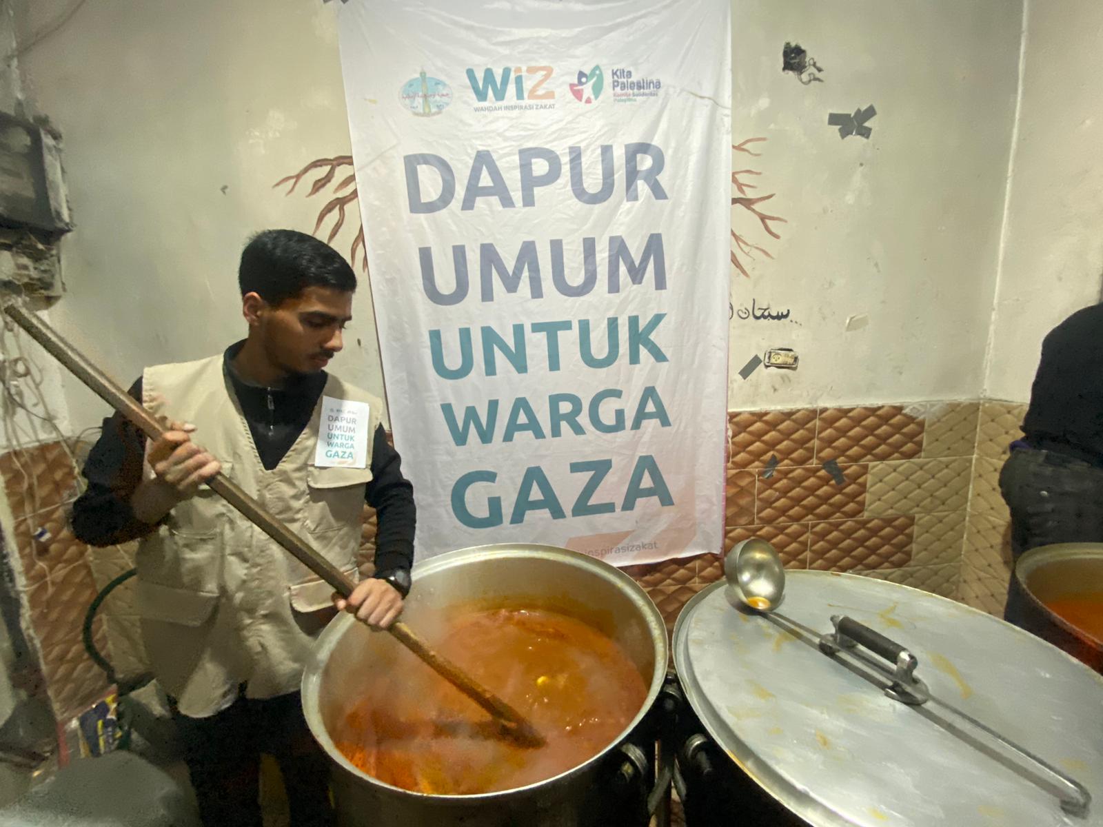 Gambar distribusi makanan di jalur Gaza untuk buka dan sahur rakyat Palestina