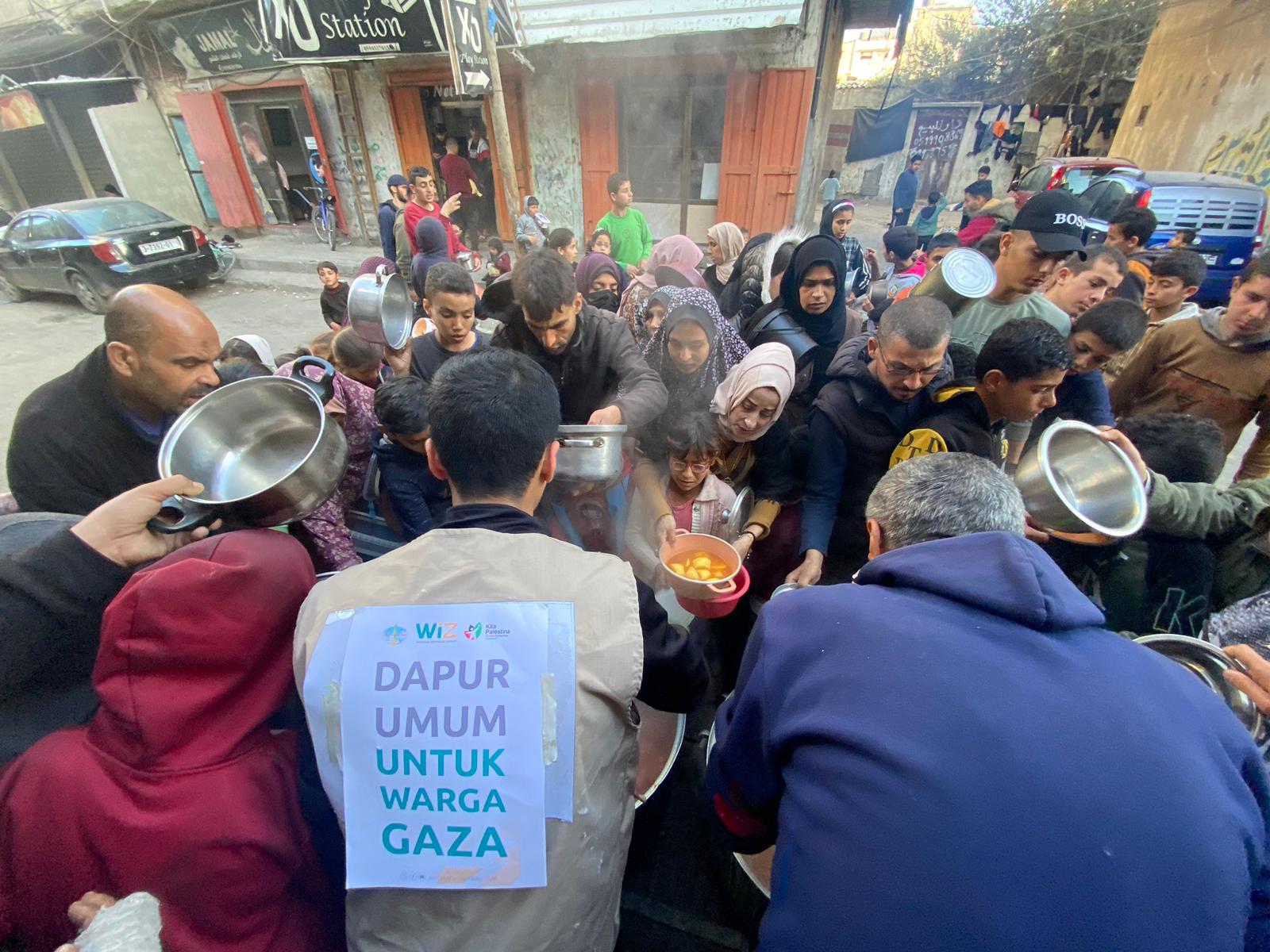 Gambar distribusi makanan di jalur Gaza untuk buka dan sahur rakyat Palestina