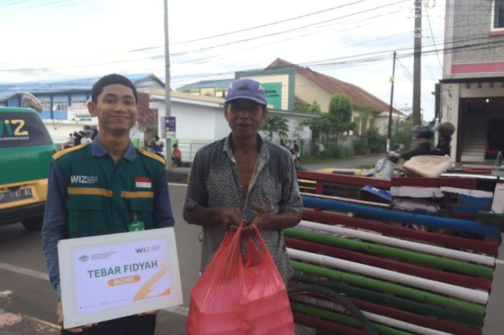 Gambar penyaluran fidyah di Bone, Sulawesi Selatan