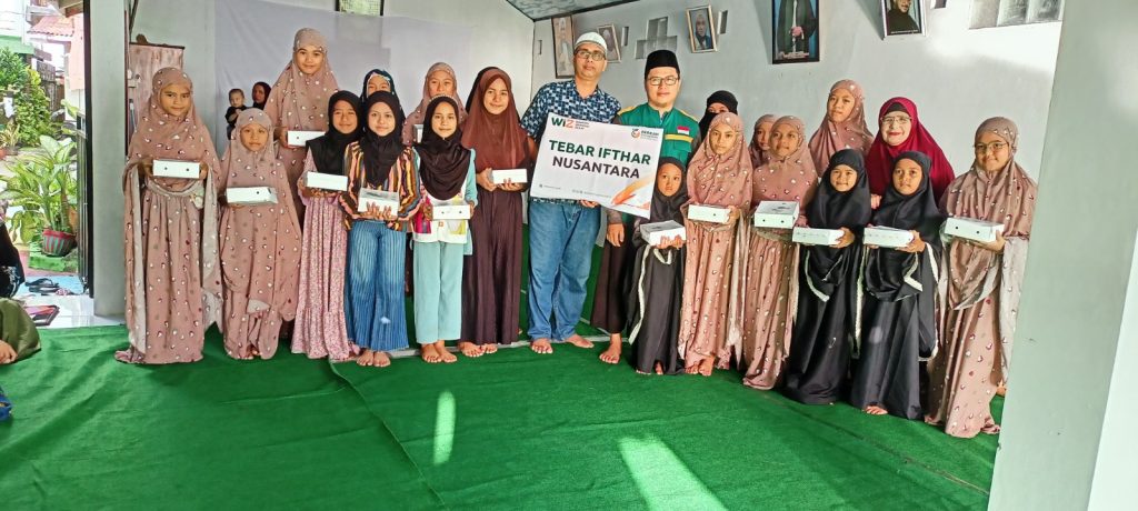 Gambar penyaluran buka puasa kolaborasi WIZ dan Majelis Ilmu Daruzzahra di Kepulauan Sangihe, Sulawesi Utara