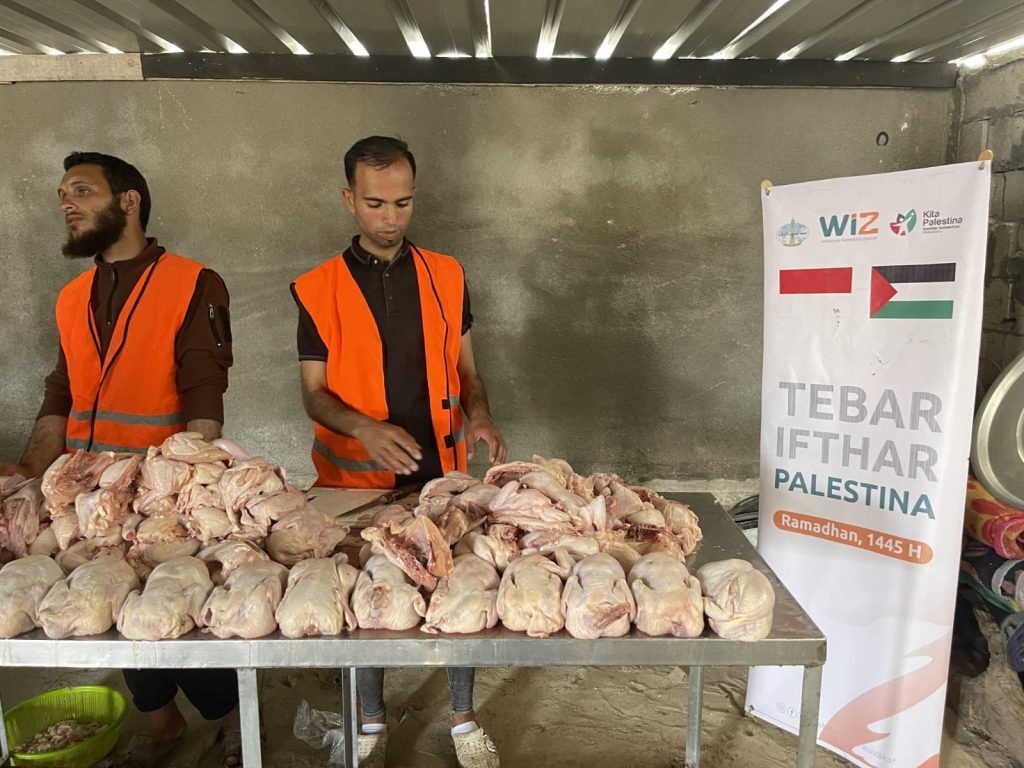 Gambar proses persiapan dan penyaluran buka puasa di Khan Yunis, Palestina