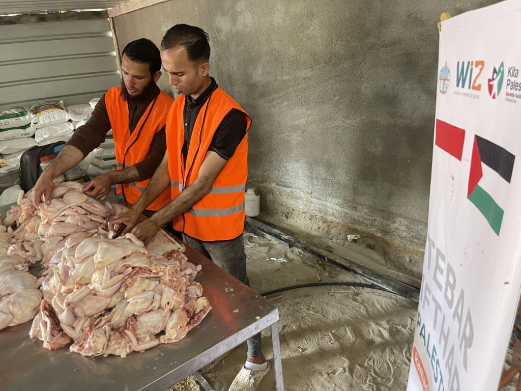 Gambar proses persiapan dan penyaluran buka puasa di Khan Yunis, Palestina