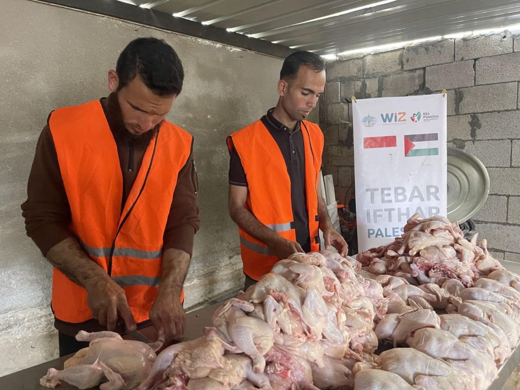 Gambar proses persiapan dan penyaluran buka puasa di Khan Yunis, Palestina