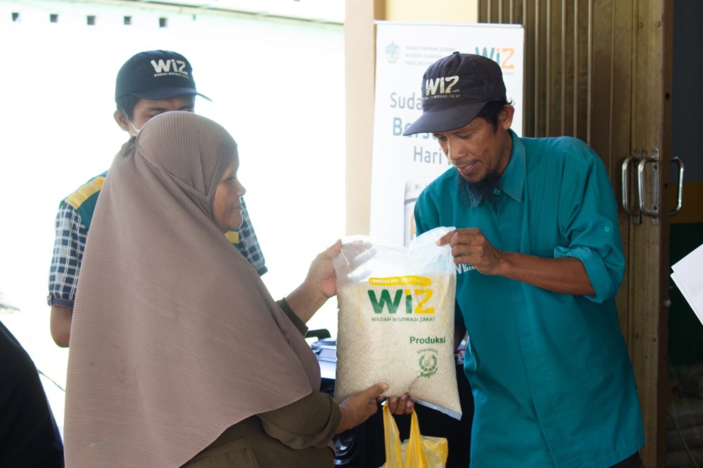 Gambar pasar murah yang digelar di Kecamatan Parigi