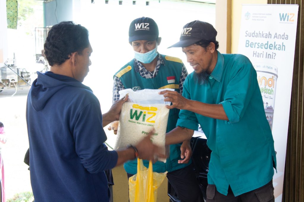 Gambar pasar murah yang digelar di Kecamatan Parigi