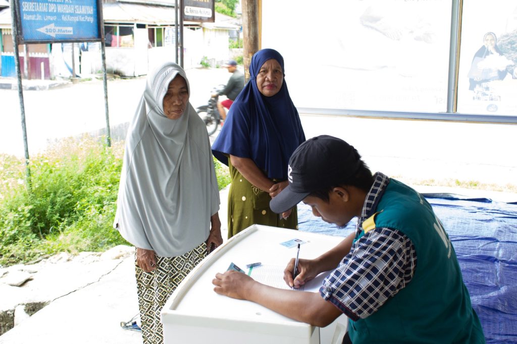 Gambar pasar murah yang digelar di Kecamatan Parigi