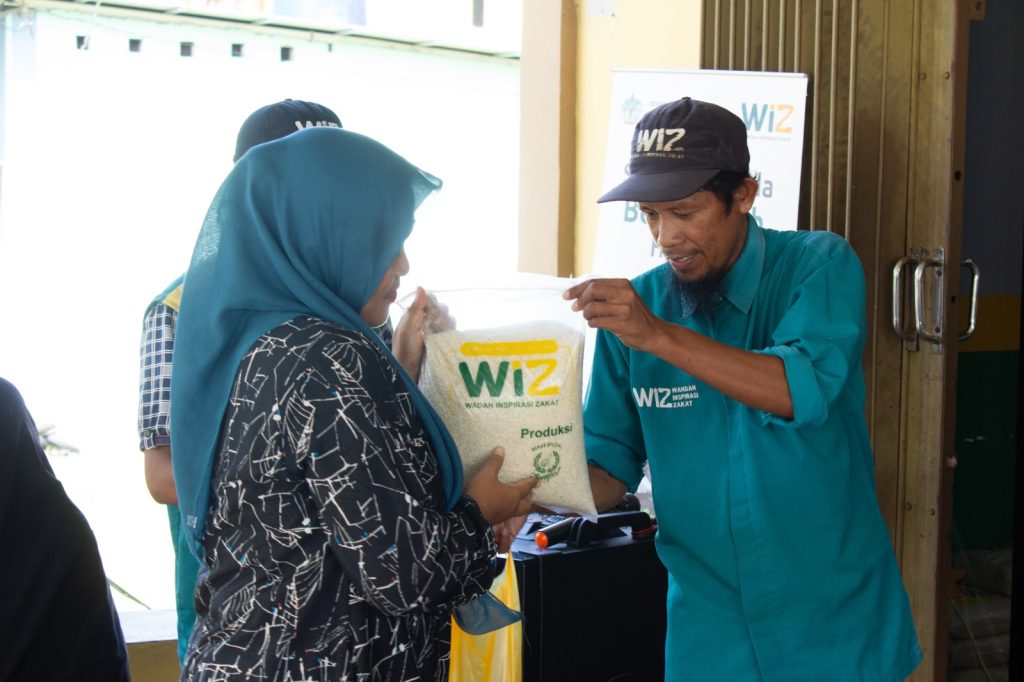 Gambar pasar murah yang digelar di Kecamatan Parigi