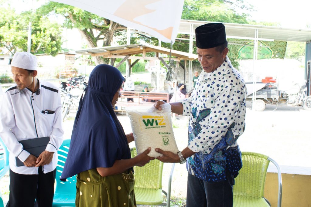 Gambar pasar murah yang digelar di Kecamatan Parigi