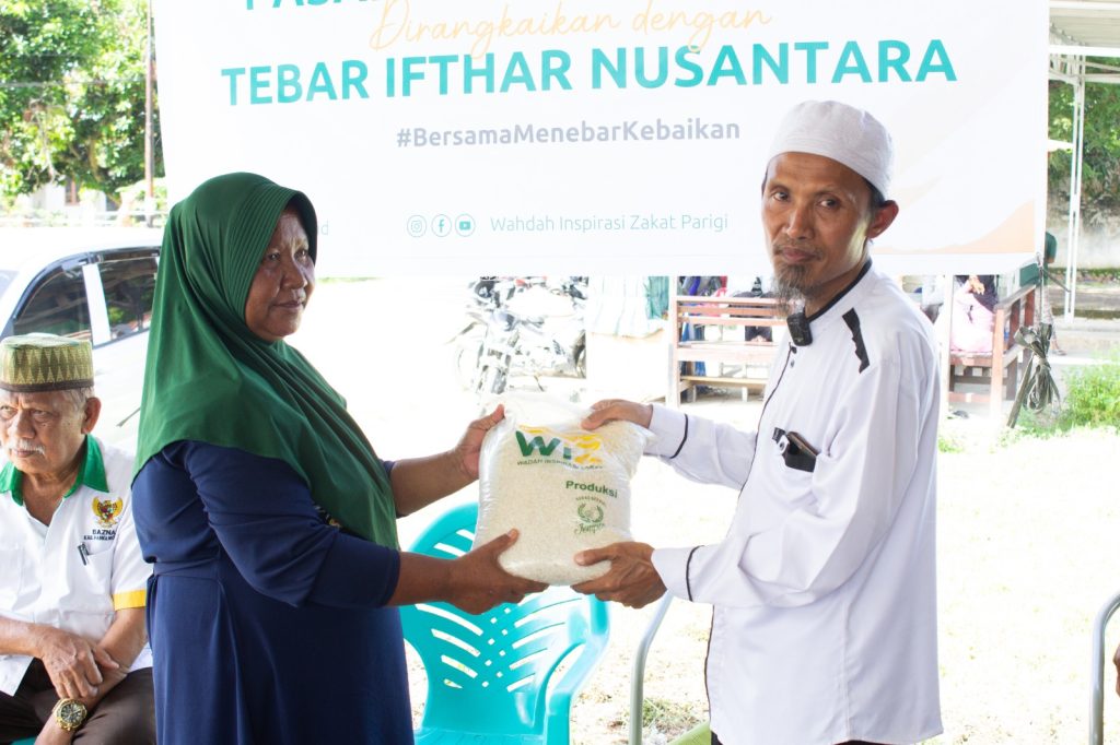 Gambar pasar murah yang digelar di Kecamatan Parigi