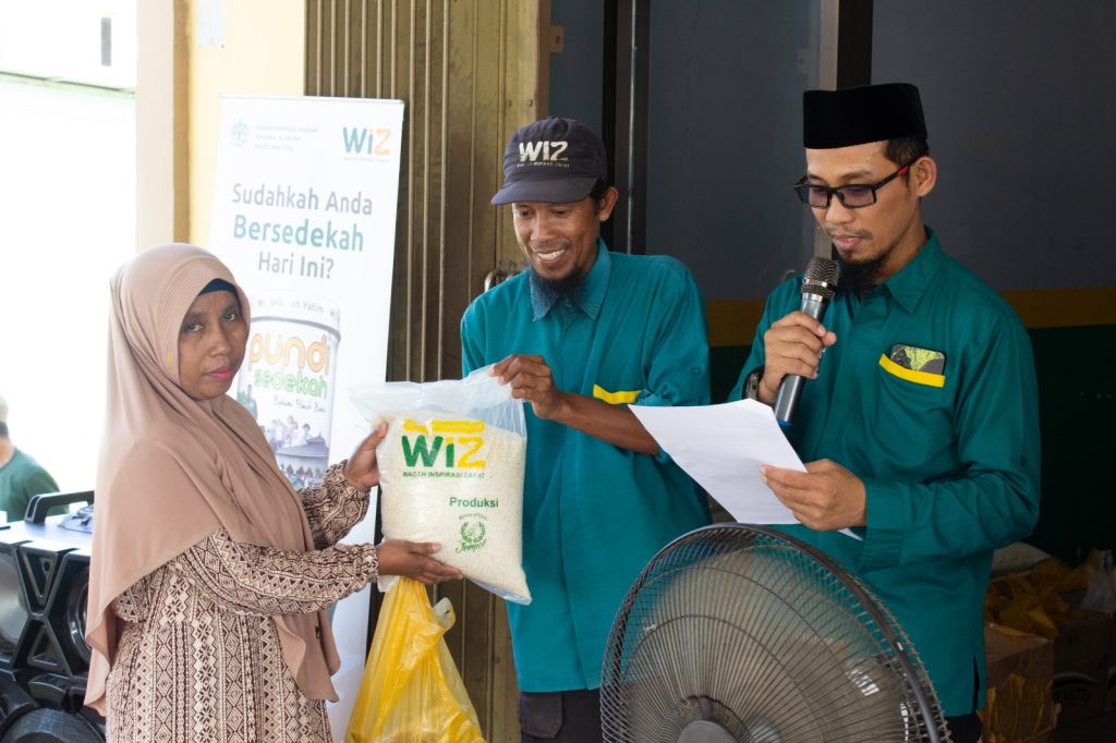 Gambar pasar murah yang digelar di Kecamatan Parigi