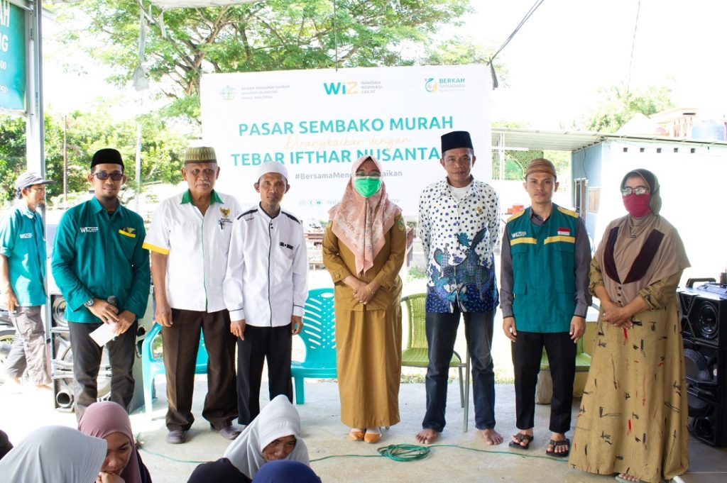 Gambar pasar murah yang digelar di Kecamatan Parigi