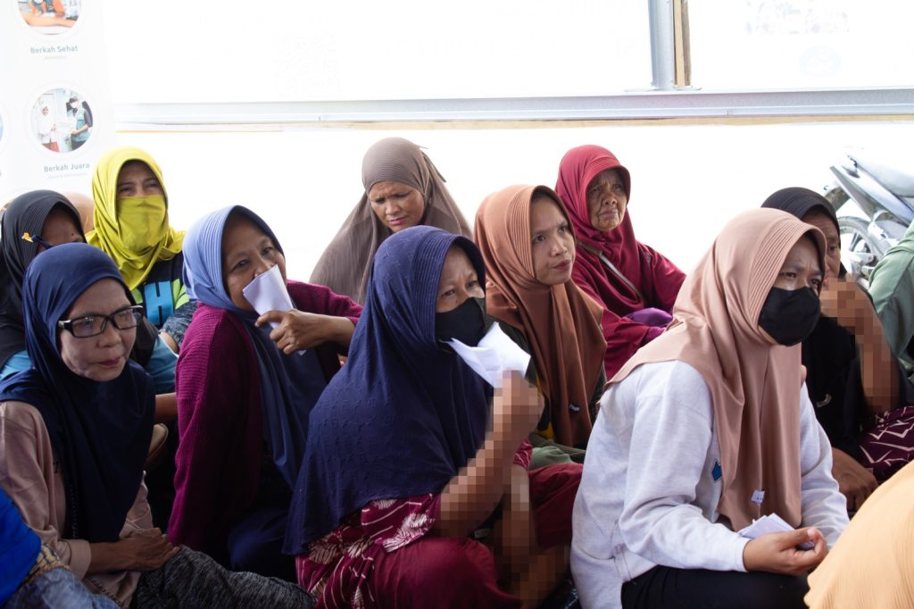 Gambar pasar murah yang digelar di Kecamatan Parigi