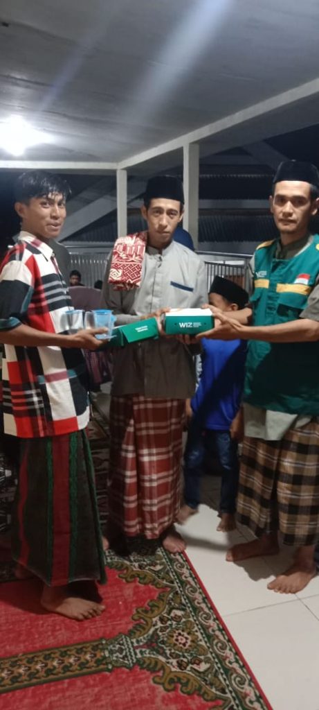 Gambar penyaluran buka puasa di Pattallassang, Gowa, Sulawesi Selatan