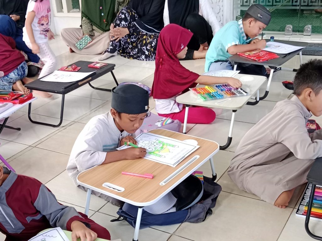 Gambar murid Sekolah Inspirasi dalam event Semarak Ramadhan Masjid Nurul Ilmi UNM