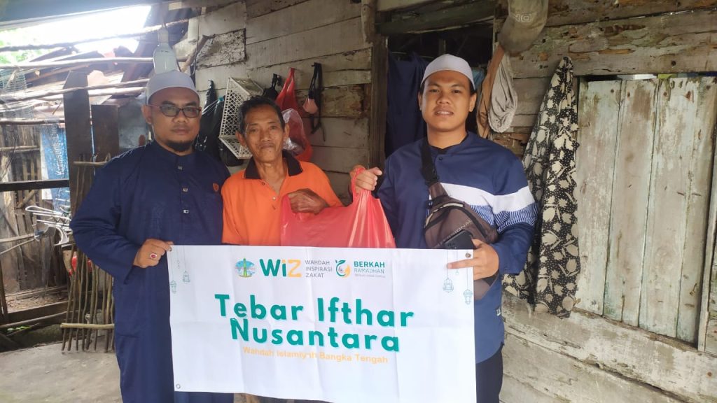 Gambar penyaluran buka puasa untuk anak yatim dan masyarakat di Bangka Tengah
