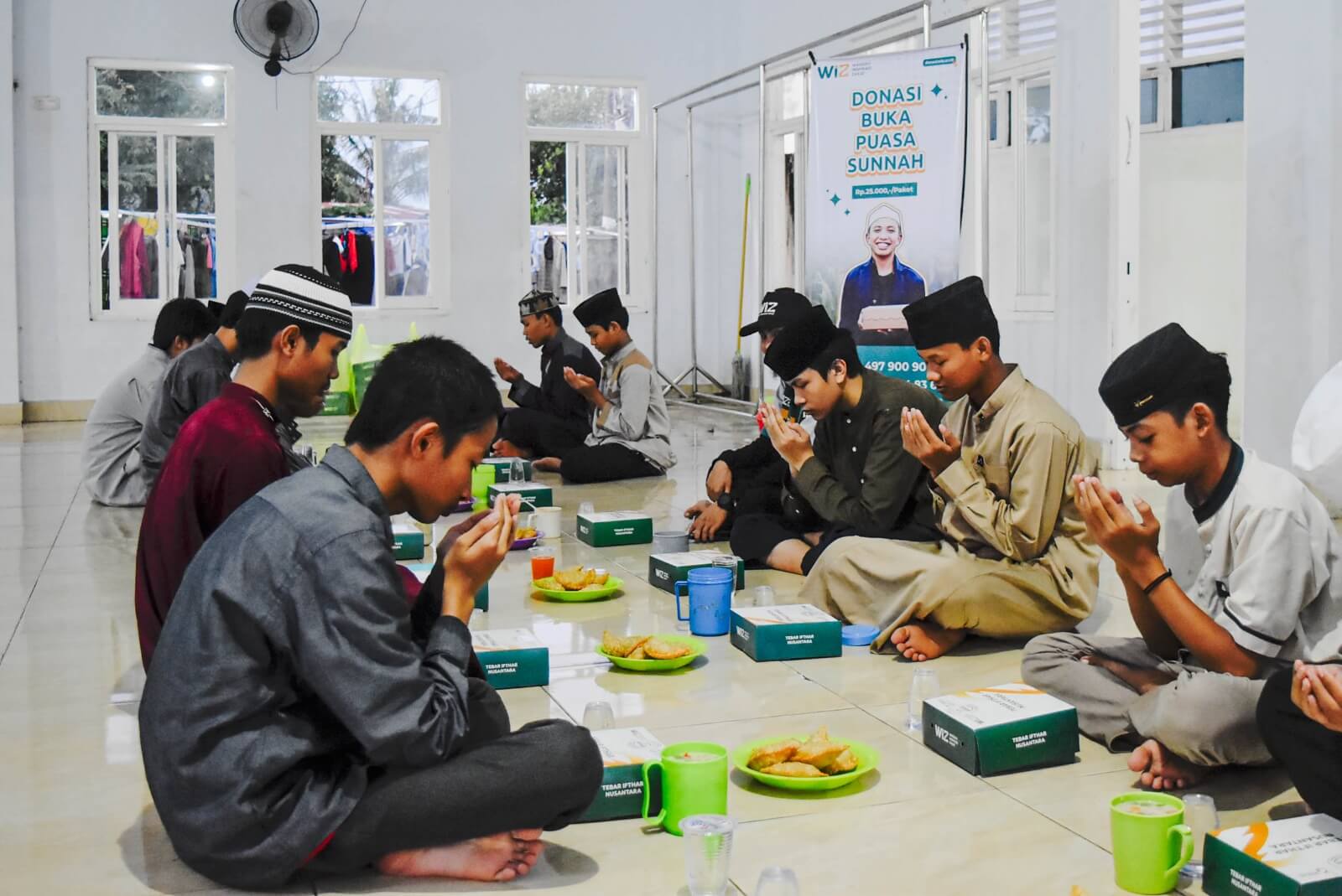 WIZ Salurkan Buka Puasa untuk Santri Ponpes Al-Madinah Maros