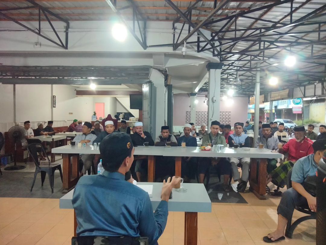 Taklim Warkop Megazone WIZ Salurkan Snack Untuk Jamaah