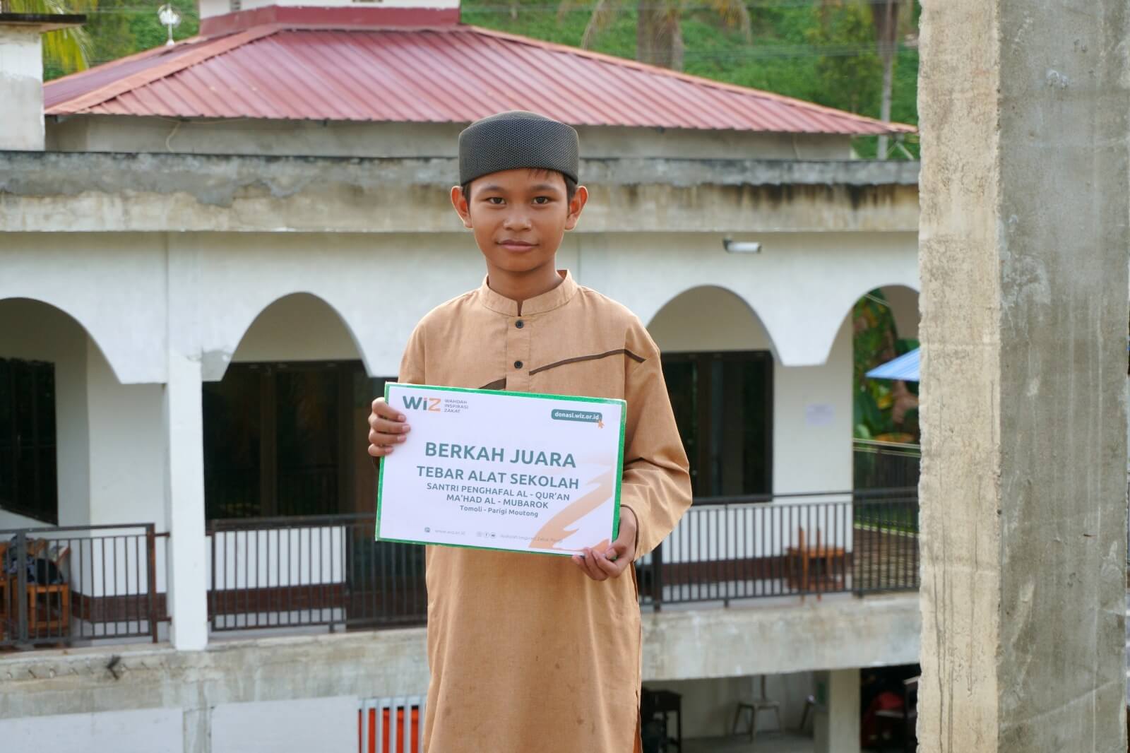 Uways Sangat Terbantu Dengan Program Tebar Alat Sekolah Dari WIZ
