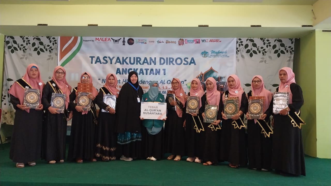57 Mushaf Al-Qur'an Dibagikan untuk Muslimah di Tana Toraja