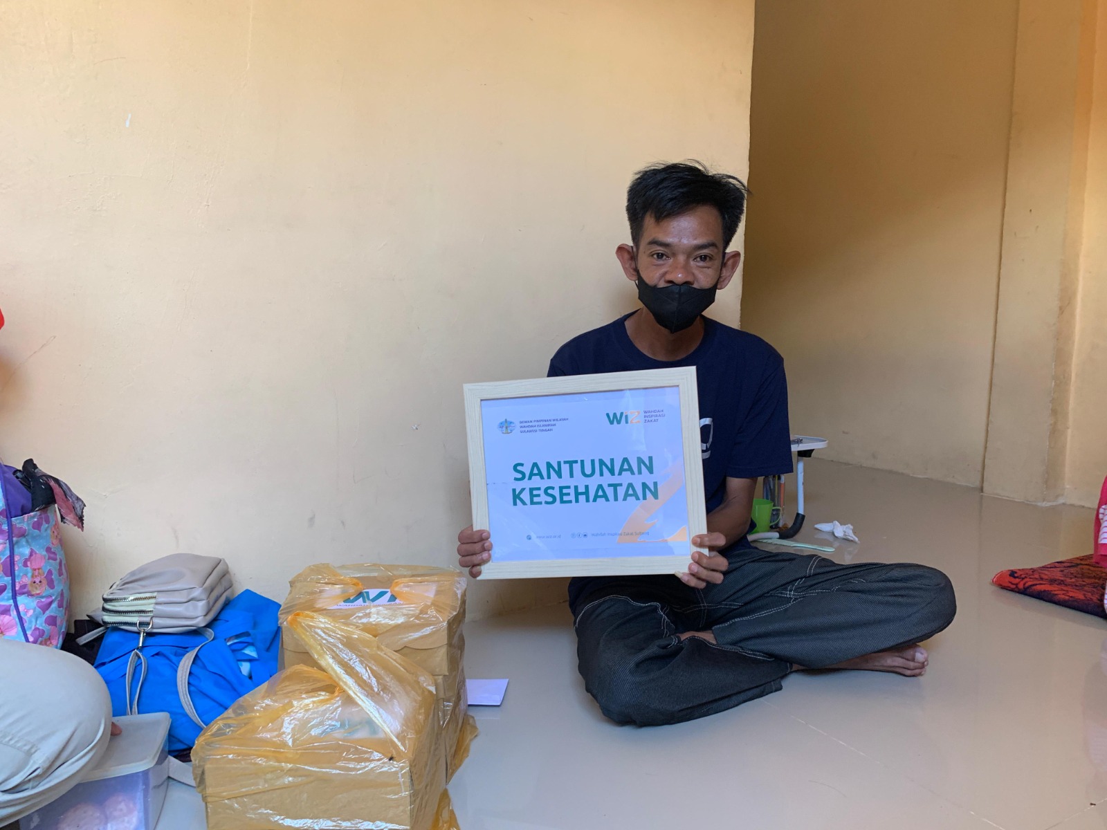 WIZ Sulteng Beri Santunan Kesehatan Dan Makanan Siap Saji Untuk Keluarga Pasien Dhuafa