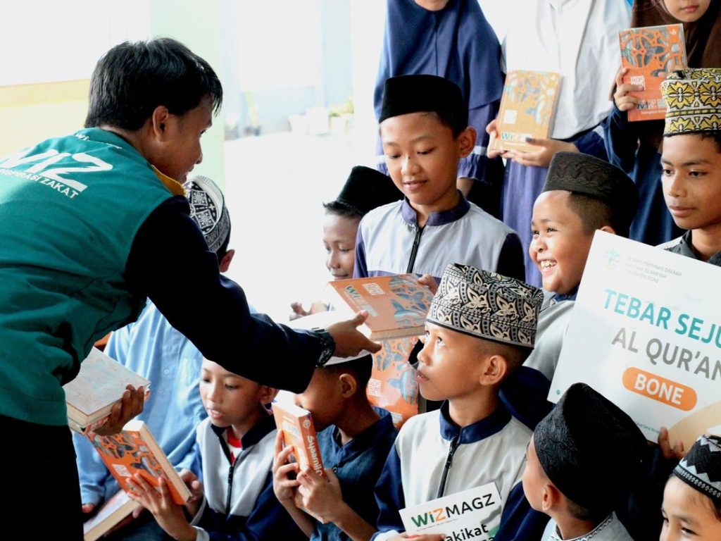 Program Tebar 1000 Al-Qur’an WIZ Bone Berjalan Sukses – WAHDAH ...