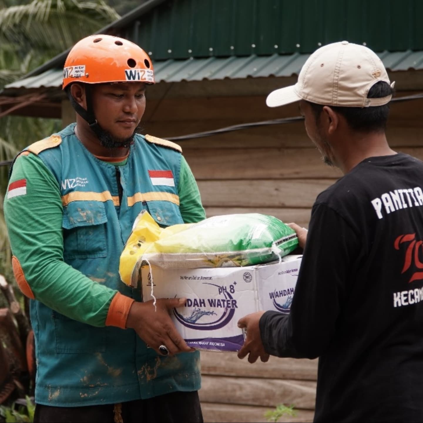 WIZ Bantu Korban Longsor di Enrekang, Pasang Instalasi Air Bersih untuk Warga