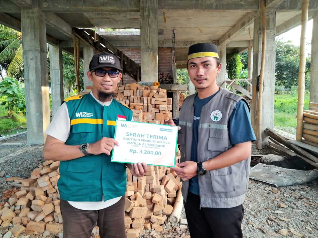 WIZ Parigi Bantu Pembangunan MCK untuk Ma'had Al-Mubarok Tomoli