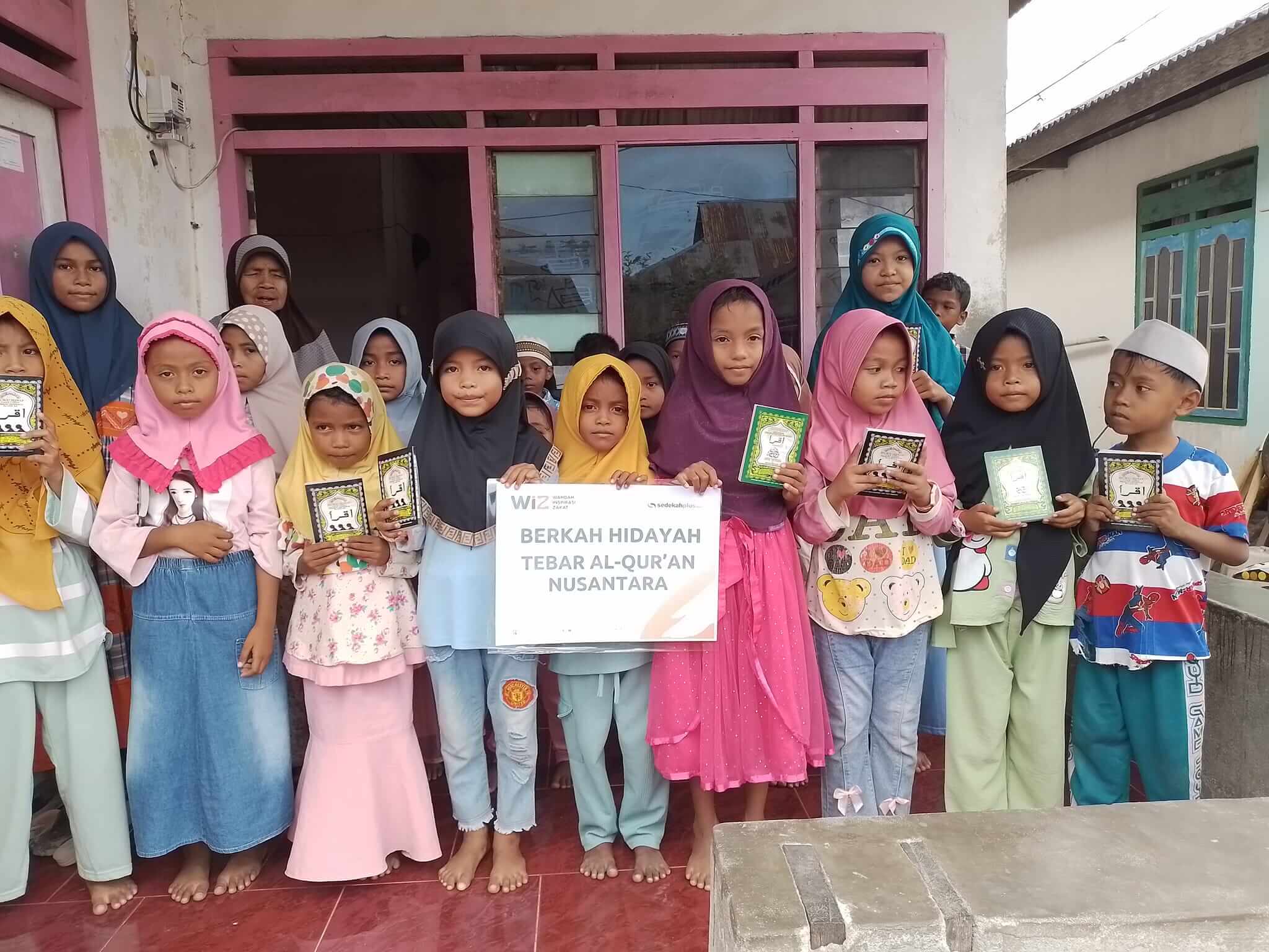 WIZ Salurkan Bantuan Iqro untuk TPQ Syifa'ul Qulub di Wakatobi, Dukung Pendidikan Agama di Daerah Pelosok