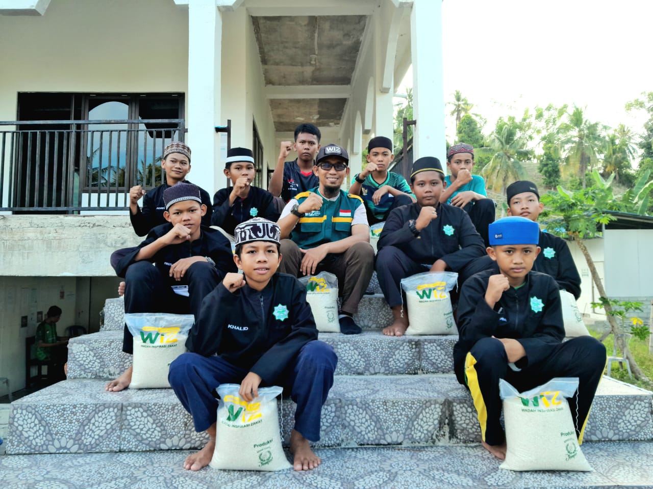 WIZ Salurkan Sedekah Beras untuk Santri Penghafal Al-Qur'an di Parigi Moutong