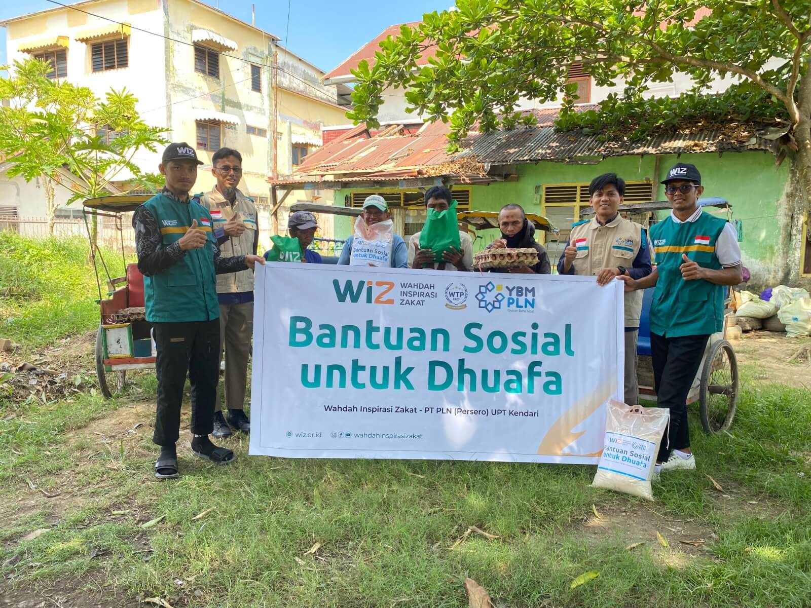 YBM PLN dan WIZ Salurkan Bantuan Sembako untuk Keluarga Prasejahtera di Kendari