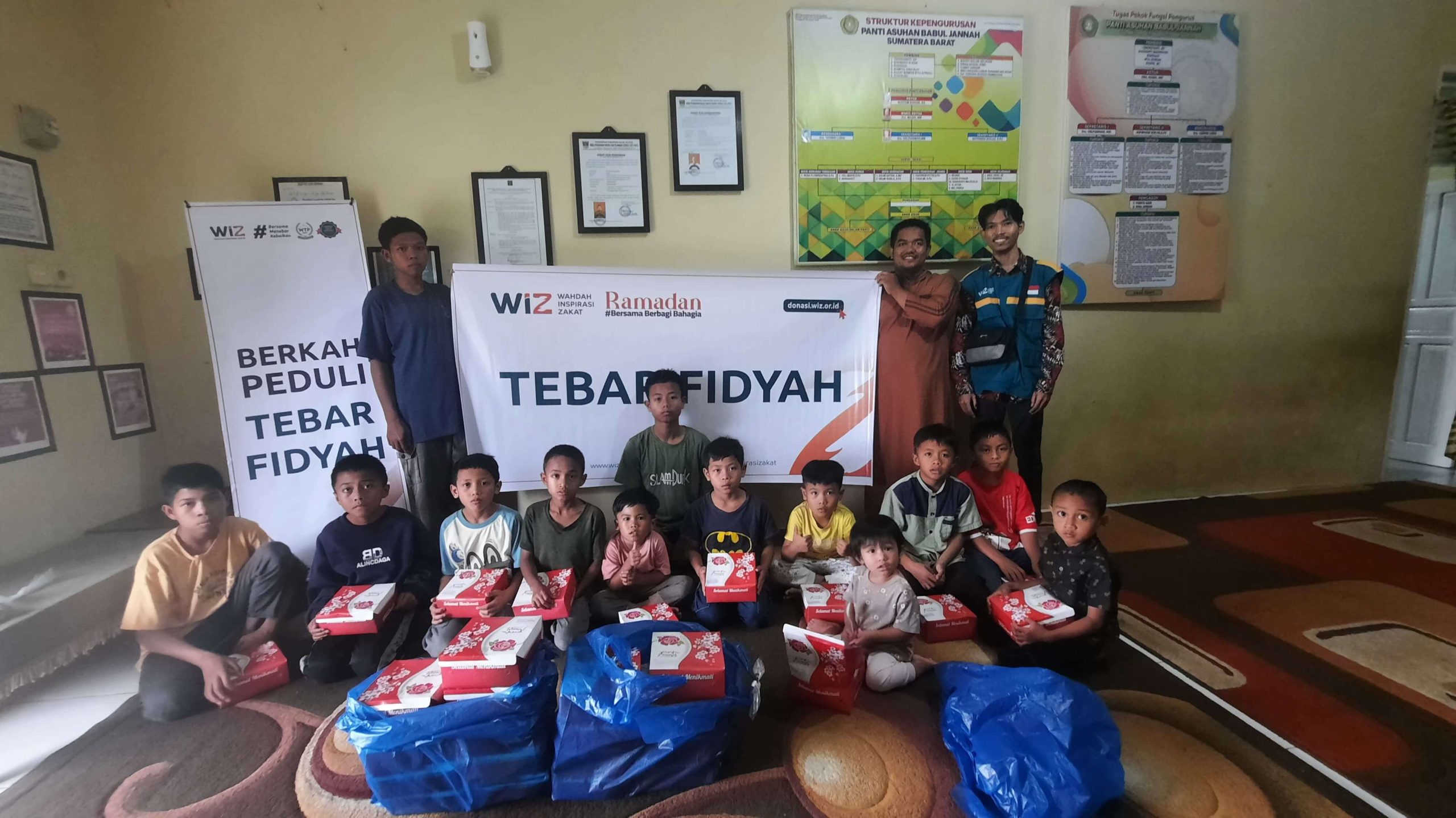 Tebar Fidyah di Solok Selatan, 28 Dos Makanan Disalurkan kepada Anak Yatim Piatu