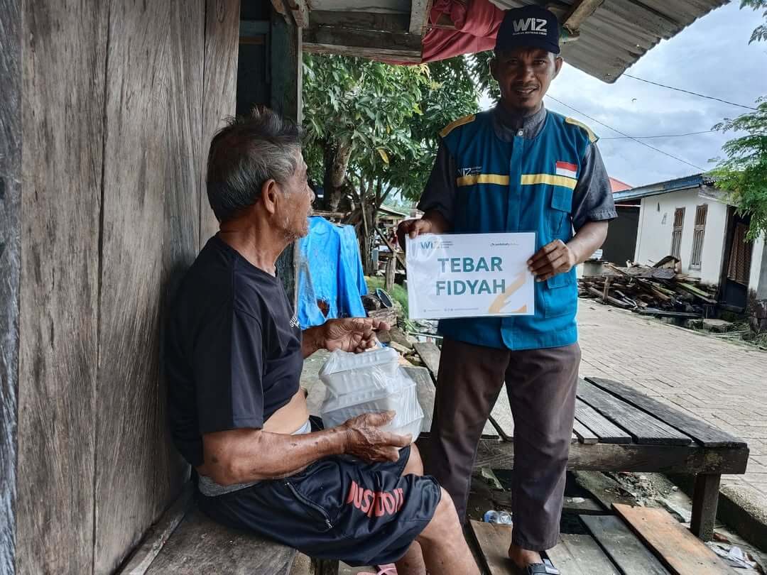 WIZ Muna Salurkan Fidyah kepada Masyarakat Prasejahtera Empang Tula