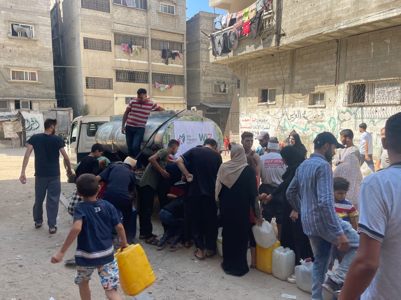 Wahdah Inspirasi Zakat dan KITA Palestina Salurkan Air Bersih untuk Warga Gaza