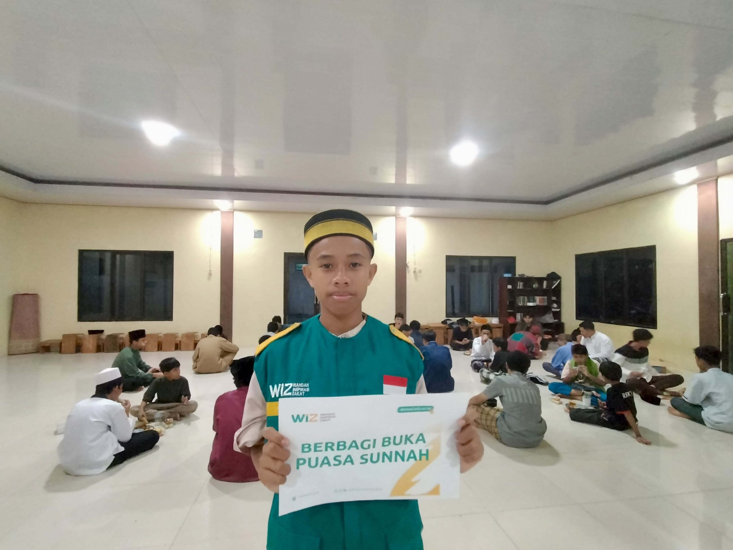 WIZ Salurkan Buka Puasa Sunnah untuk Santri Tahfiz di Bogor