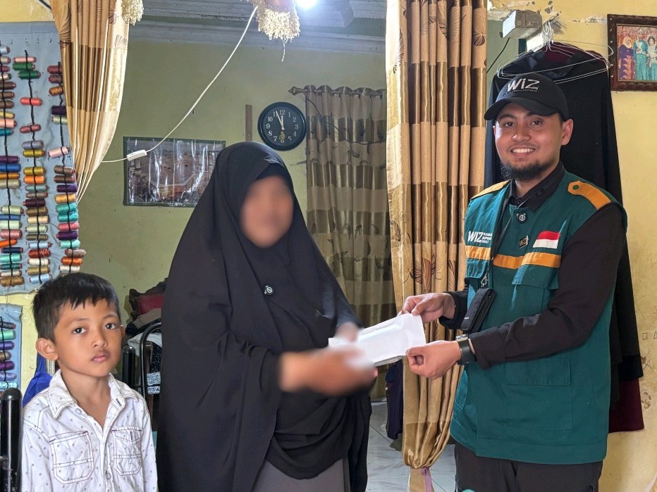 Wahdah Inspirasi Zakat Salurkan Bantuan Yatim dan Modal Usaha untuk Ibu Dewi dan Ananda Rezki